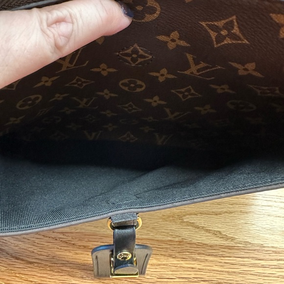 Louis Vuitton Odeon. This bag is in pristine condition - Picture 3 of 8
